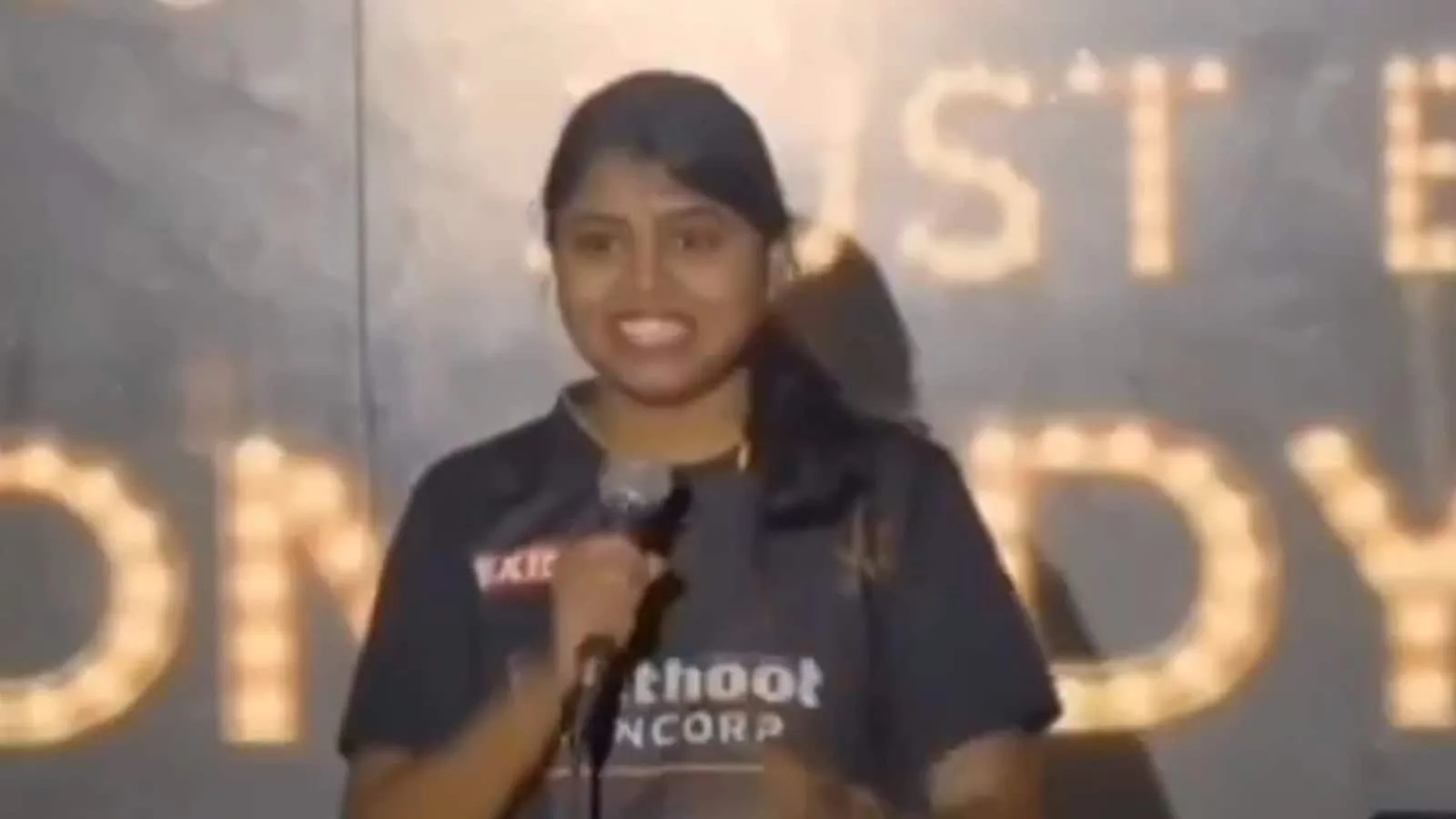 Bengaluru stand-up comedian’s jokes on RCB fall flat, greeted with awkward silence. Viral video | Trending