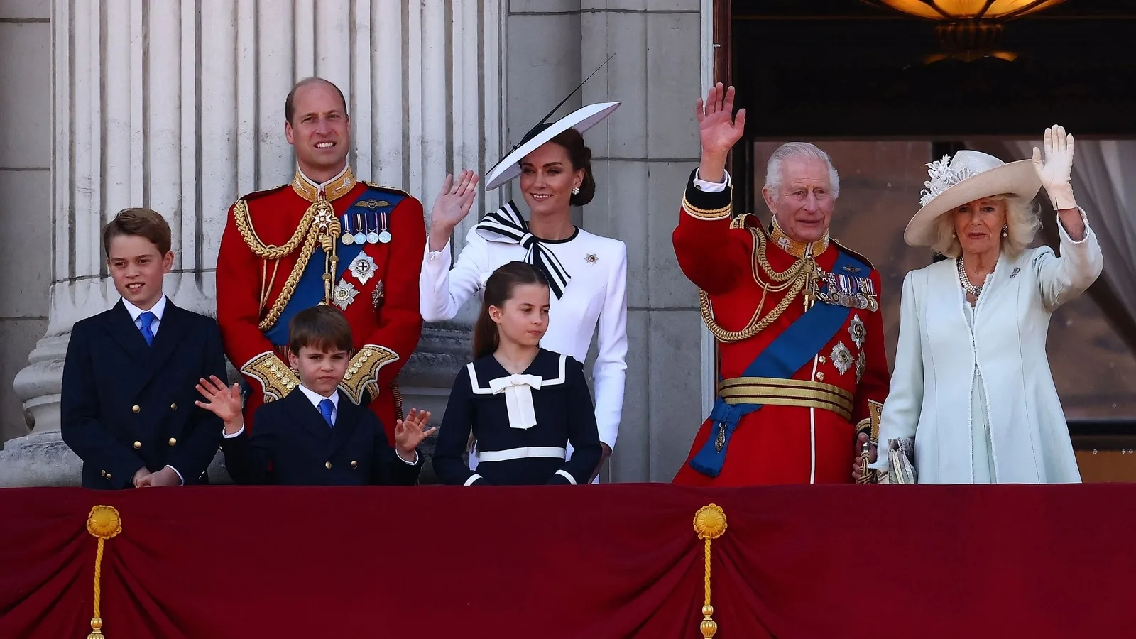 Royal guard’s romantic proposal during Trooping the Colour ceremony wins hearts: Viral video | Trending