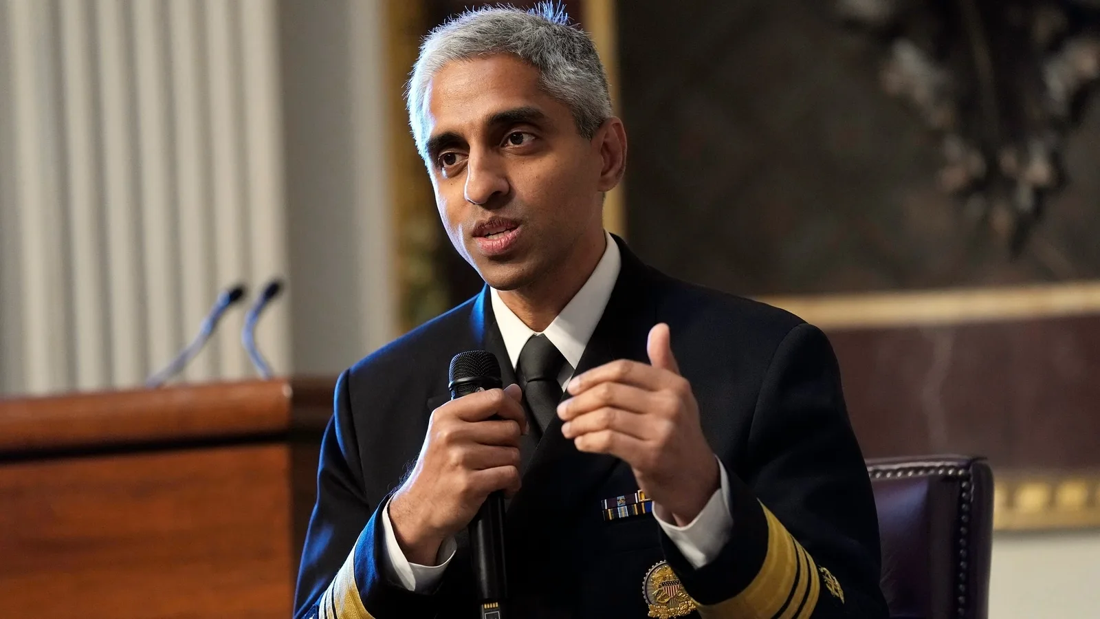 US Surgeon General seeks social media warning labels for teens over mental health concerns | Trending