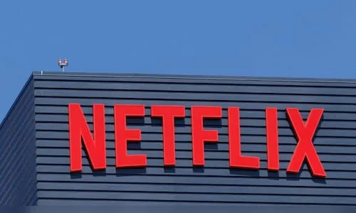 Netflix adds over 8 million customers in Q2, extends lead over rivals